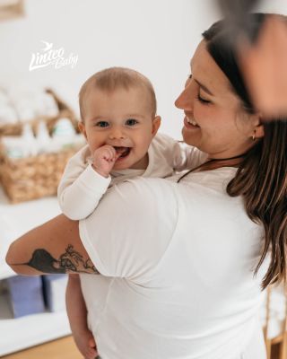 Protože mateřská láska je pouto, které nikdy nepovolí🤍. Souhlasíte, maminky✨? #linteobaby #kompletnipeceomiminko #babycare...