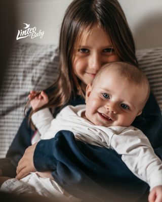 Sourozenecká láska🤍 Zpočátku možná trochu nejistá, občas bojovná. Ale vždy opravdová✨, pevná a čistá🤍. Roste a sílí stejně...